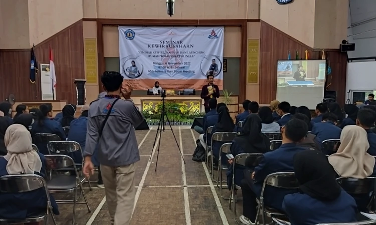 Mengikuti seminar kewirausahaan, Sumber: perssukma.id