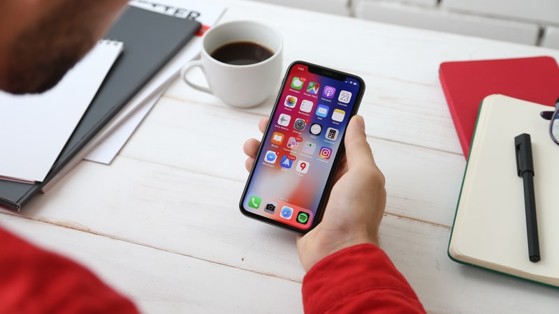 Ragam aplikasi android semakin memudahkan komunikasi. Sumber : unsplash.com