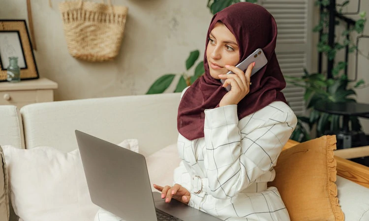 Meningkatkan komunikasi menjadi salah satu cara mempertahankan loyalitas pelanggan, Sumber: pexels.com